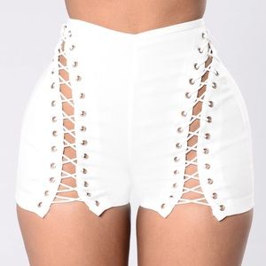 Fashionova White tie up shorts